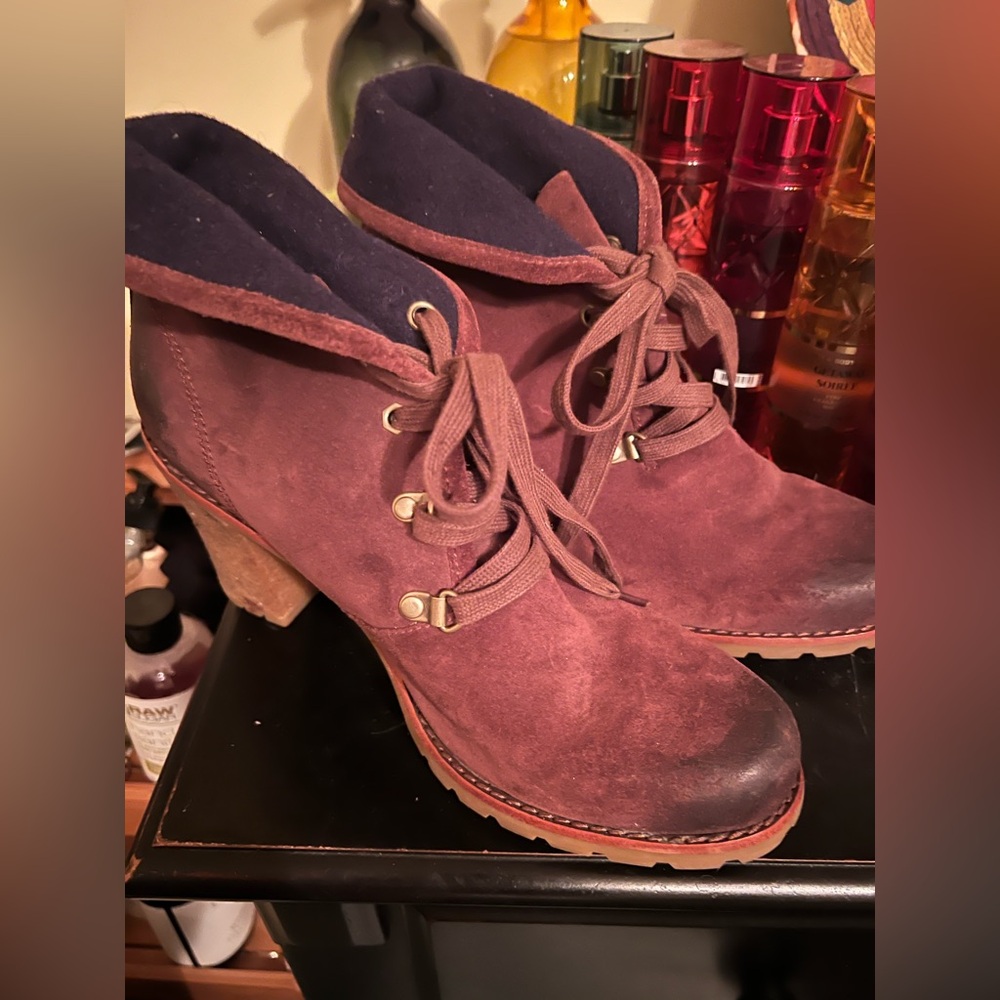 Ugg tie-up heeled ankle boot